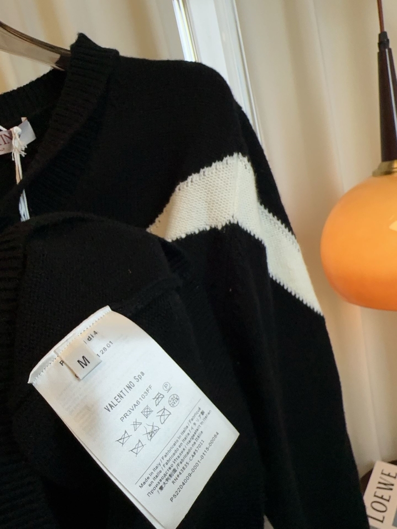Va1e*ntin0 sweater